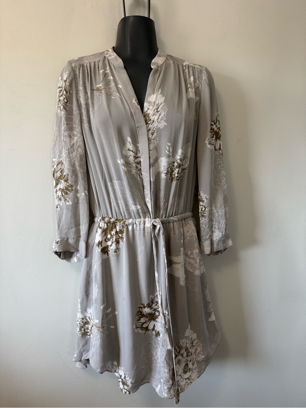Babaton Bennet SILK Drawstring Tie Waisted Light Gray Floral XS